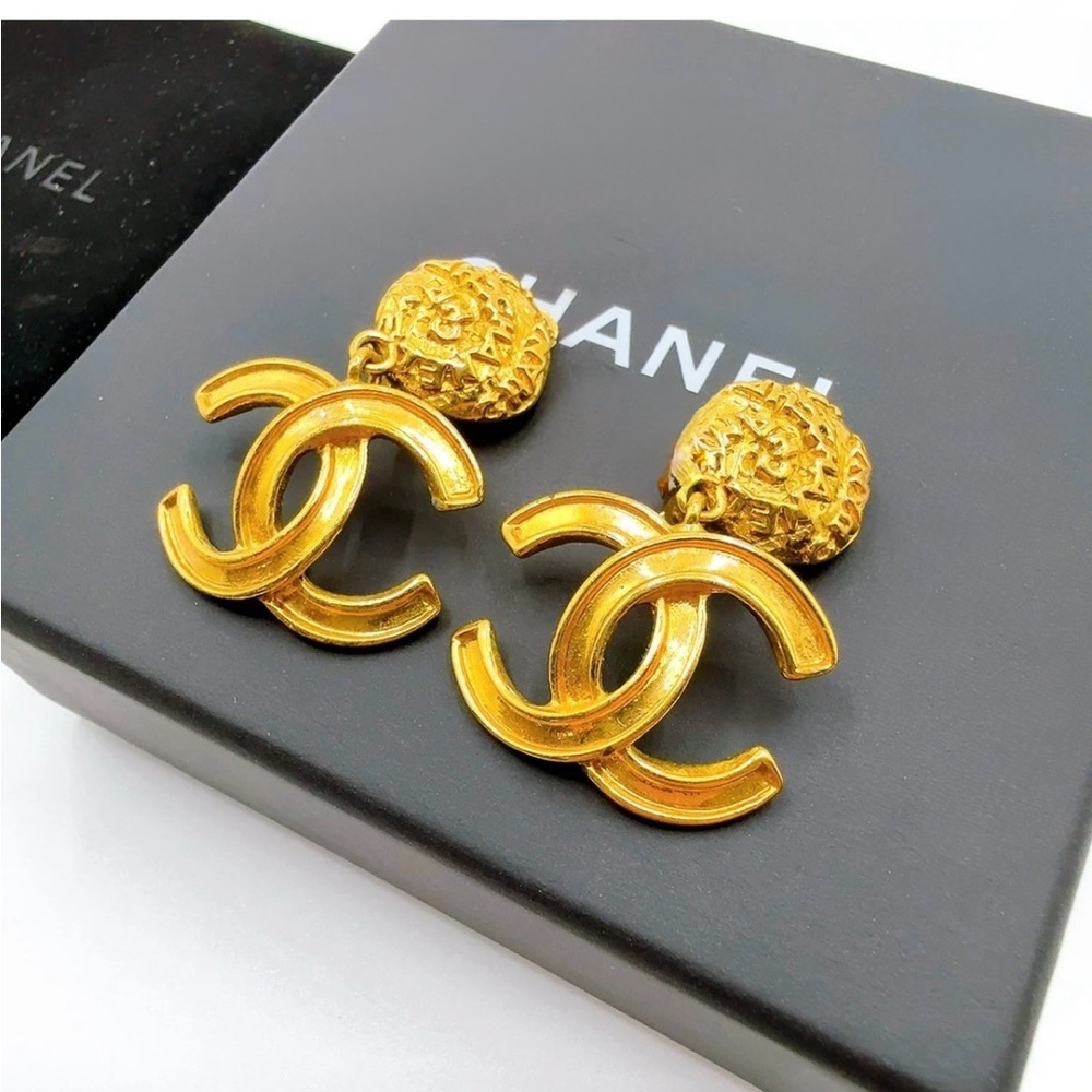 Chanel Vintage Gold Logomax CC Swing Earrings 1995